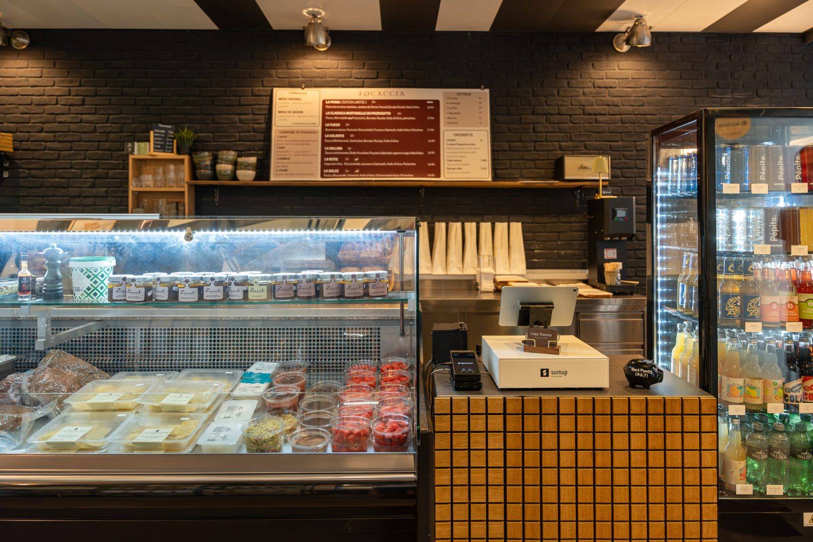 Comptoir et carte des focaccias chez Tonton à Fribourg